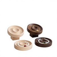 Présentoir à bijoux en bois massif personnalisé avec base en piédestal pour bagues, bracelets et colliers, idéal pour vitrine de boutique