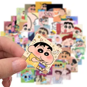 kleurpotloden 50 pcs Suppliers-ZY0639C 50 Stks/zak Japanse Cartoon Crayon Shin-Chan Stickers Motorfiets Koffer Waterdichte Pvc Stickers