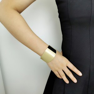 Déclaration à la mode Surface en métal lisse ouvert <span class=keywords><strong>manchette</strong></span> Bracelet Bracelet femmes plaqué or Bracelets alliage mode bras accessoires - Product Image 3