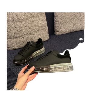 Zapatos europeos para hombre, zapatillas de cuero con plataforma, zapatos deportivos casuales con suela gruesa y amortiguación de aire para hombre y mujer - Product Image 1