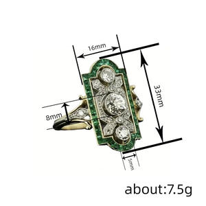 Anello di Diamanti T1013 in Oro Massiccio 18K con Smeraldi Laterali e Diamanti Naturali Taglio Brillante Rotondo, Anello di Fidanzamento per Donna - Product Image 4