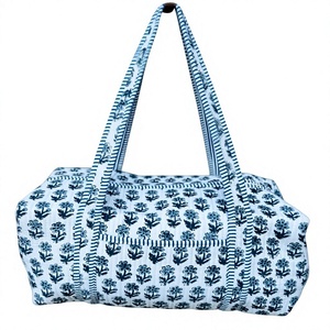 Sac de voyage rond matelassé en coton grande capacité avec poignée rembourrée, imprimé indien, et poches extérieures zippées - Product Image 1