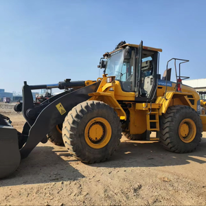 Chargeuse-pelleteuse Volvo L105 d'occasion, conception originale, avec pompe, capacité de charge nominale de 6 tonnes pour les travaux de construction - Product Image 3