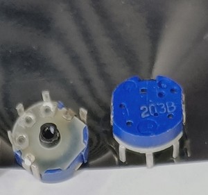 Potentiomètres RK08H11100UD 10 kOhms 30% Trimmers à bon prix, composants électroniques en stock - Product Image 1