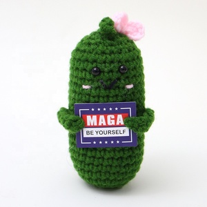 Muñeco de Pepino Hecho a Mano en Crochet, Divertido Pepino con Tarjeta de Ánimo Emocional para Decoración y Regalo - Product Image 3
