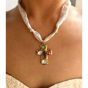 Ciondolo a Forma <span class=keywords><strong>di</strong></span> Cuore Cristiano in Acciaio Inox con Accenti in Zircone Colorato e Conchiglia, Collana Trendy Versatile e Unica per Donne - Product Image 1