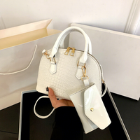 Sac à main de luxe pour femme en cuir PU gaufré crocodile, forme coquille, sac bandoulière de créateur avec chaîne