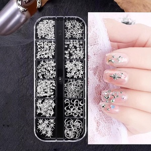 Décoration d'ongles en alliage 3D en forme de cœur, lune, étoile et nœud, en boîte à 12 compartiments, pour manucure artistique, vente en gros transfrontalière - Product Image 3