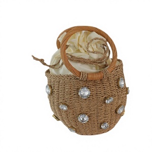 Sac seau décontracté léger en paille tressée avec fleur de perles et pompon, sac de plage à poignée circulaire pour les voyages d'été - Product Image 4