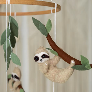 Nouveau <span class=keywords><strong>mobile</strong></span> de chambre d'enfant en feutre, motif paresseux de safari, animaux verts de la forêt, jouets en peluche pour décoration de chambre de bébé, cadeau de naissance - Product Image 2