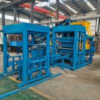 Machine à fabriquer des blocs de béton entièrement automatique QT4-15, presse hydraulique pour le moulage de briques, pour les grands cimetières de briques