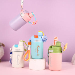 Bouteille isotherme en acier inoxydable à double paroi, étanche, avec paille et sangle, motif dessin animé, idéale comme cadeau - Product Image 4