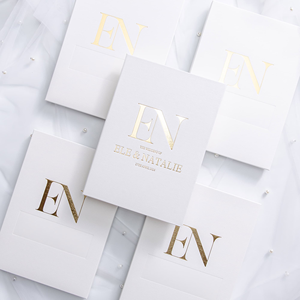 Invitaciones DE BODA texturizadas personalizadas, libro en folio de tapa dura, tarjetas de acrílico esmerilado con impresión de lámina dorada y bolsillo acanalado - Product Image 4