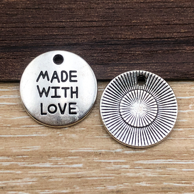 Une lettre : Made with love 20*20mm - 2.5g - 8996