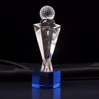 Prix Trophée Glass Set. Vector Cristal 3D Maquette D'attribution  Transparente Avec Le Piédestal Sur Fond