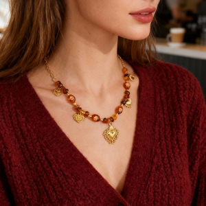 Collar con Cuentas en Forma de Corazón, Chapado en Oro de 18k, Cadena de Aleación de Zinc, Joyería para Otoño e Invierno - Product Image 1