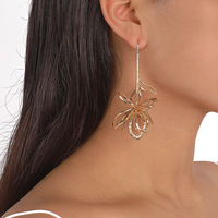 Anting-anting punk hip-hop retro modis, anting-anting bunga geometris, tiga dimensi, berlubang, Eropa dan Amerika, anting-anting punk