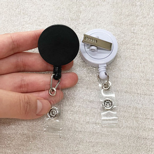 Porta Badge Retrattile P-018 con Clip a Coccodrillo Girevole a 360 Gradi, Porta Tesserino Decorativo per Infermieri e Volontari - Product Image 4