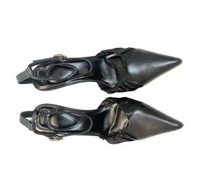 สนับสนุน Oem/odm ปรับแต่งผู้หญิงชุดเซ็กซี่สีดำ Cowhide เครื่องรางชี้เท้าโค้งสนับสนุนส้นรองเท้าแตะสำหรับผู้หญิง