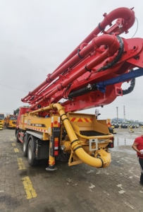 Camion pompe à béton 244 kW 327 CV Châssis 6x4 Vitesse de déplacement 85 km/h Moteur 8,7 L - Product Image 4