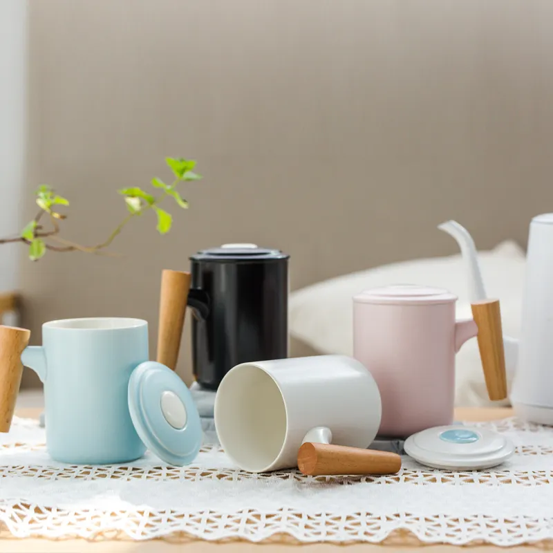 Высококачественная рекламная Оптовая Керамическая кофейная кружка в Корейском стиле с деревянной ручкой и крышкой посуда для напитков цветная кружка для молока и воды кружка