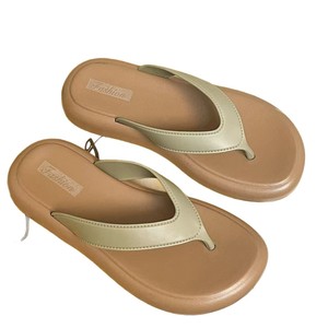 Factory Wholesale Flip-flops for Men, Worn As Outerwear Are Comfortable and Casual Featuring Flat Soles and Beach-style <b>Toe</b> <b>Caps</b> - Product Image 5