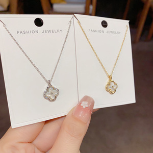 Collier pendentif trèfle à quatre feuilles plaqué or 14 carats Resoul, collier à chaîne fine pour femmes et filles, cadeau - Product Image 1