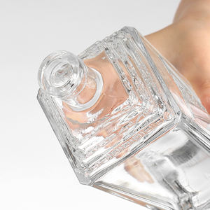 Vodka licor <span class=keywords><strong>gin</strong></span> Ron tequila FORMA DE <span class=keywords><strong>V</strong></span> muchas escaleras botella de vidrio artística whisky brandy licores botella de vidrio - Product Image 3