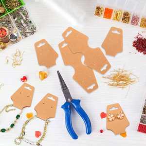 Étiquette suspendue en papier écologique personnalisée à prix abordable avec découpe et pochette en plastique pour sacs et chaussures - Product Image 3