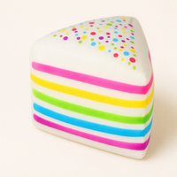 Balle anti-stress à presser en forme de gâteau, multicouche arc-en-ciel, en mousse à rebond lent, avec glaçage crémeux et confettis, pour bureau