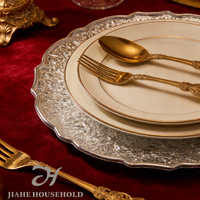 Assiette de présentation texturée à bord festonné en PP de 13 pouces, décorative, gaufrée métallique, pour la mise en table de mariages, banquets et fêtes