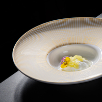 Hôtel haut de gamme en céramique Triangle Platos pour la gastronomie moléculaire Porcelaine Caviar Plats Vaisselle de mariage Assiette de vaisselle unique