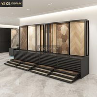 Présentoir moderne et écologique pour carreaux de sol en bois avec étagère métallique coulissante autoportante thermolaquée pour salle d'exposition