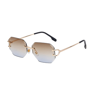 Lunettes de <span class=keywords><strong>soleil</strong></span> unisexes de style européen et américain, rétro, tendance, en métal, verres UV400, bordure carrée sans monture, coupe diamant, transfrontalières - Product Image 5