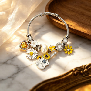 Pulsera de Acero Inoxidable Chapada en Oro con Dijes de Flor de Ámbar y Margarita, Resistente al Agua, de Fanhua Jewelry, Éxito en Ventas en TikTok - Product Image 2