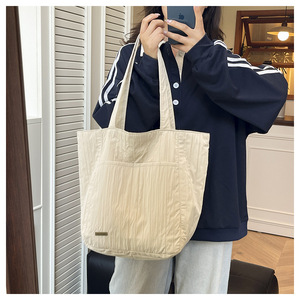 กระเป๋าทรงจีบสไตล์เกาหลี ดีไซน์เฉพาะกลุ่ม ปี 2025 ความจุเยอะ สะพายไหล่สบายๆ เหมาะสำหรับเดินทาง/นักเรียน ใช้สะพายใต้วงแขน โปรโมชั่น - Product Image 3