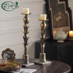 Candelabro de Imitación de Bronce con Diseño de Lirio Silvestre, Estilo Antiguo, Decoración para el Hogar, Portavelas de Metal Duradero para Decoración de Entrada - Product Image 3