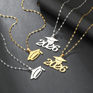 Collar con colgante de oro de acero inoxidable 2026 para graduados, regalo de joyería conmemorativa - Product Image 2