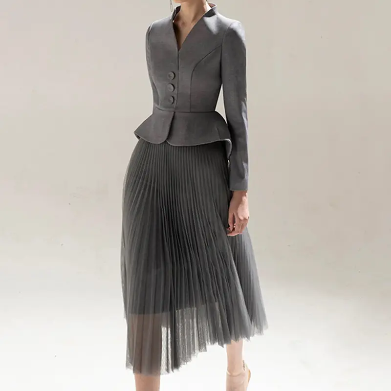 Boutique de vente en gros printemps et automne Vietnam nouveau OL costume de ville gris taille haute jupe plissée costume pour femmes 2023