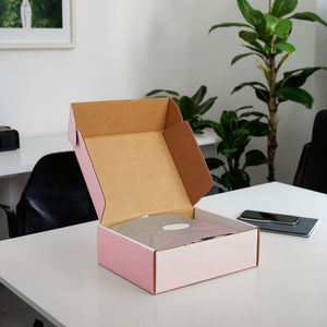 กล่องของขวัญกระดาษลูกฟูกแบบกำหนดเองพร้อมฝาปิดสำหรับส่งไปรษณีย์และของขวัญ เคลือบด้าน บรรจุภัณฑ์กระดาษไปรษณีย์สำหรับครีมบำรุงผิวหน้า - Product Image 3