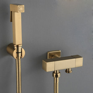 Doccetta Bidet Triangolare Oro Spazzolato per WC, Spruzzatore per Igiene Intima, Doccetta Pressurizzata KMIA DQ-008R in Ottone Massiccio - Product Image 3