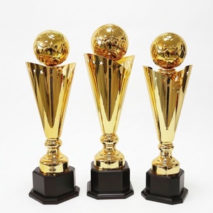Trofeo in Metallo Dorato con Sfera in Cima (Calcio/Pallacanestro/Pallavolo), Coppa Premio per Campionati Sportivi, Trofeo Personalizzabile per Leghe - Product Image 1