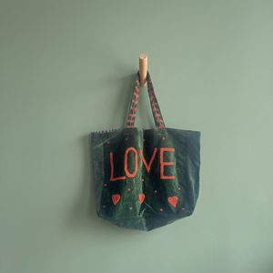 Sac fourre-tout léger en velours vert uni avec motif d'amour brodé, style bohème, ouverture supérieure, idéal pour le shopping toutes saisons - Product Image 3
