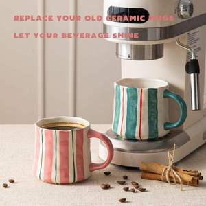 Mug à café en porcelaine à rayures rouges et vertes vibrantes, 12 oz, design alterné, sans plomb, sans cadmium, moderne, réutilisable, compatible micro-ondes - Product Image 3