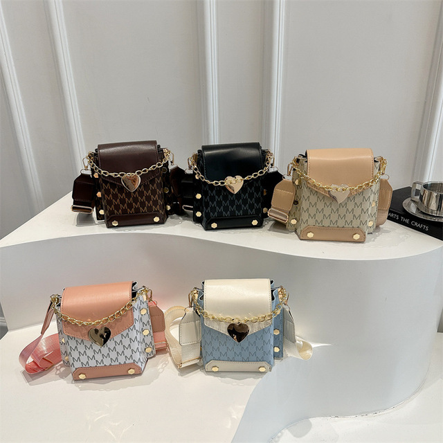 Women's Retro PU Crossbody Bag with Zipper Closure Medium Size Portable Design for Mobile Phone