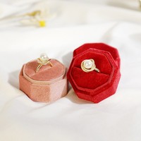 Nouveau design de boîte ronde en velours à couvercle personnalisé emballage simple double boucle d'oreille octogonale en velours boîte d'anneaux en zircon