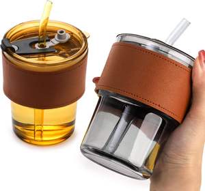Verre à boisson de haute qualité pour jus, thé glacé, café, eau, transparent ou coloré, avec couvercle, paille et manchon en cuir - Product Image 4