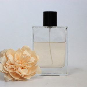 Flacon de parfum en verre transparent de luxe carré de 100 ml avec étiquette et boîte pour un emballage complet - Product Image 4