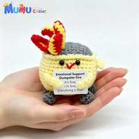 Poupée en crochet amusante de soutien émotionnel, motif 'Feu dans le poubelle', faite main, jouet meme 'Tout va bien' positif, compagnon de bureau avec carte cadeau