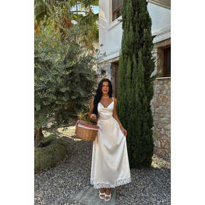 Robe de travail blanche en satin à bretelles fines - Product Image 3